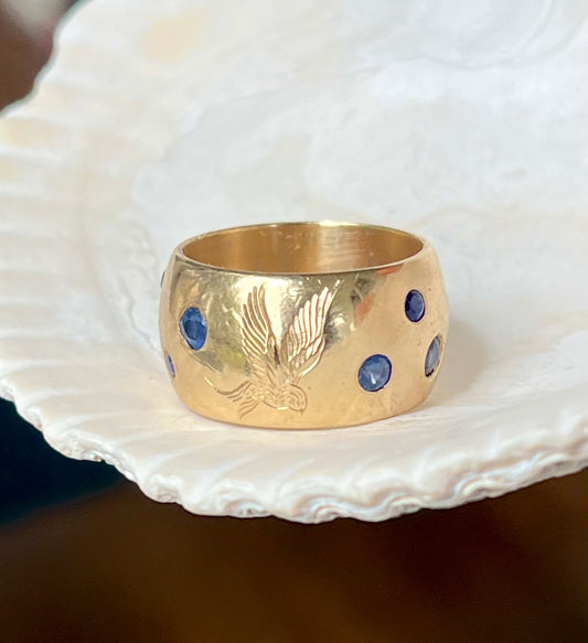 Engraved Swallow ring with sapphires