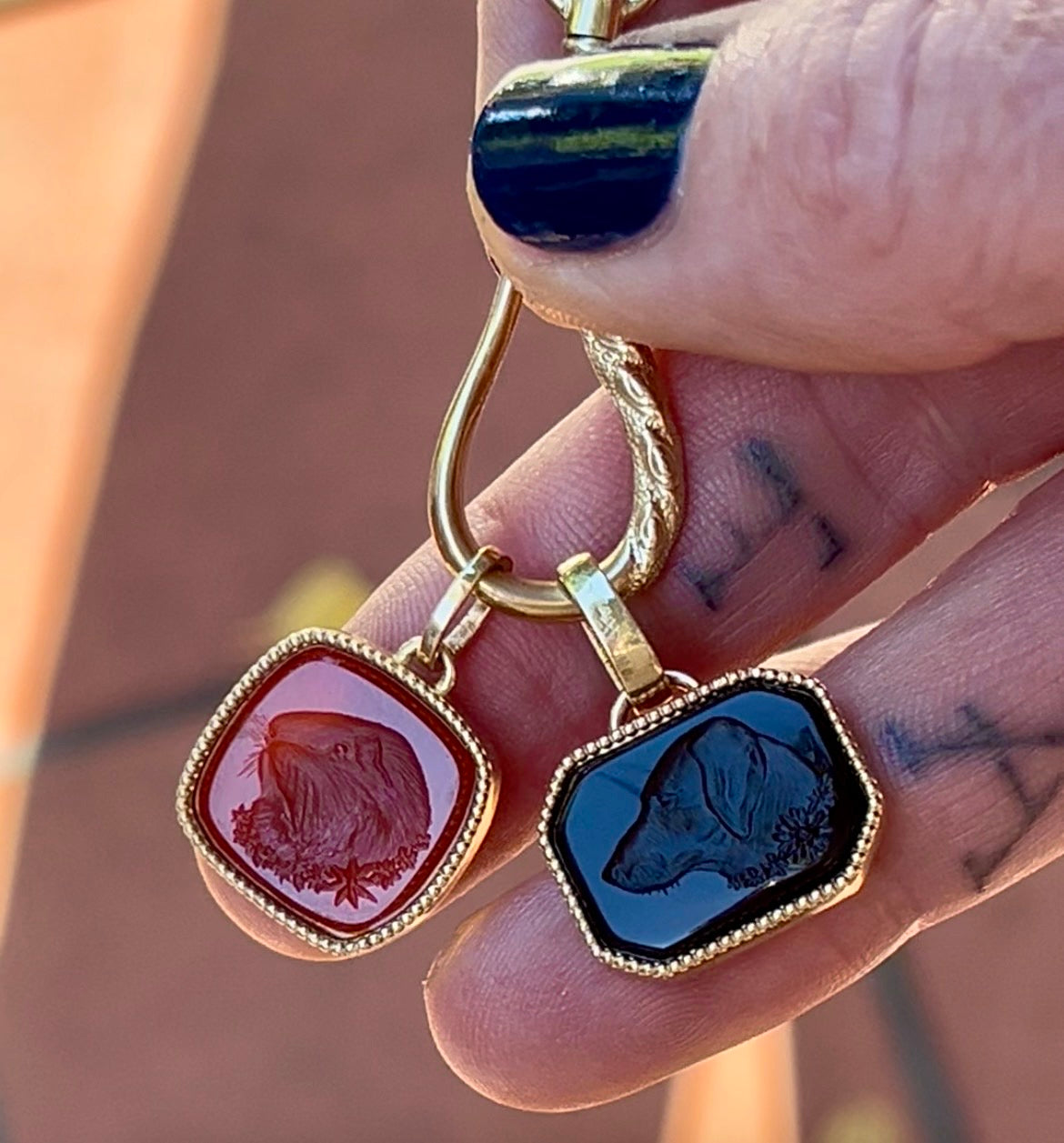Hound dog intaglio payment plan for L