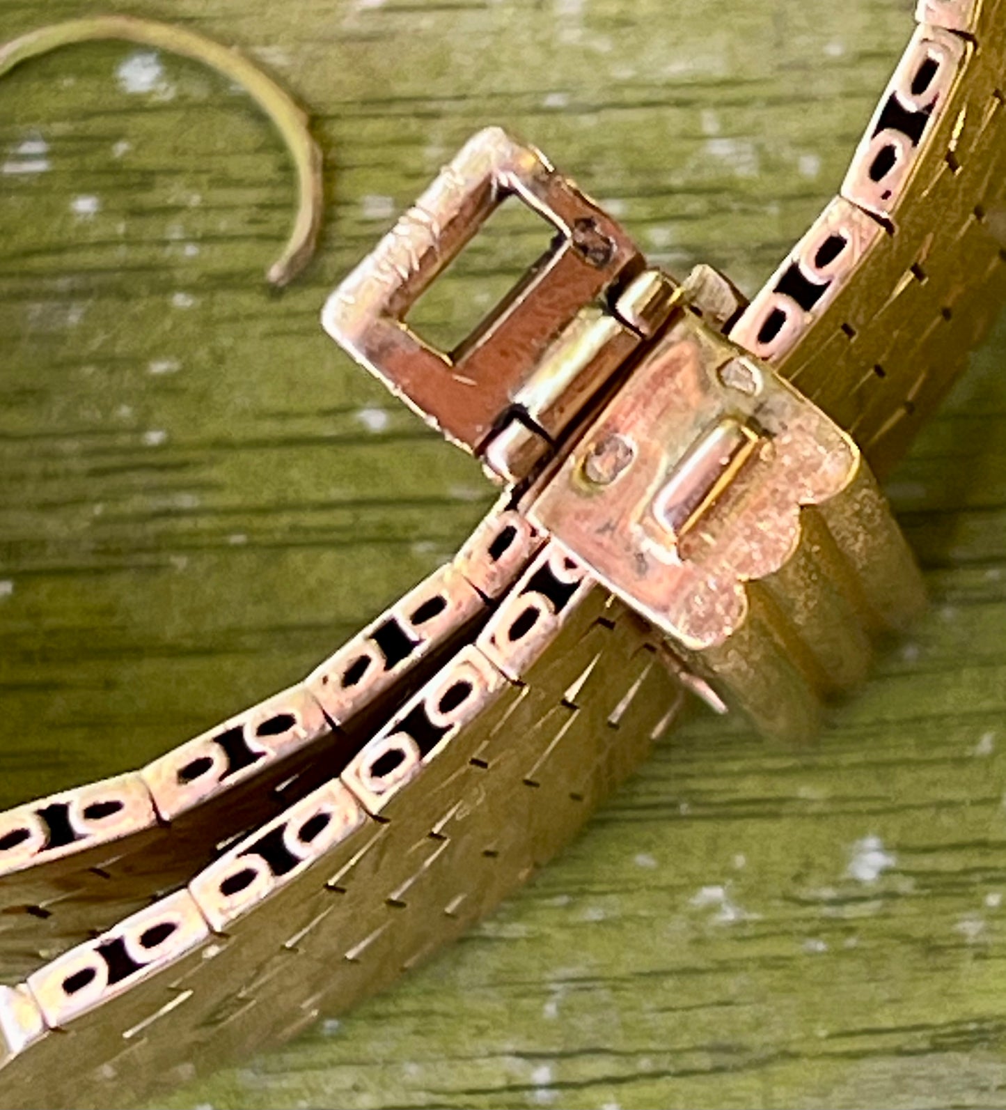 French honeycomb buckle bracelet