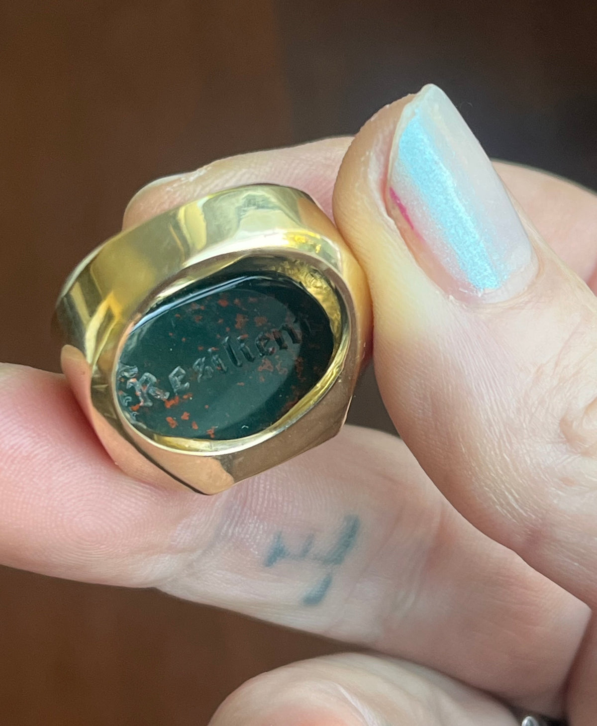 Crow holding a diamond intaglio ring