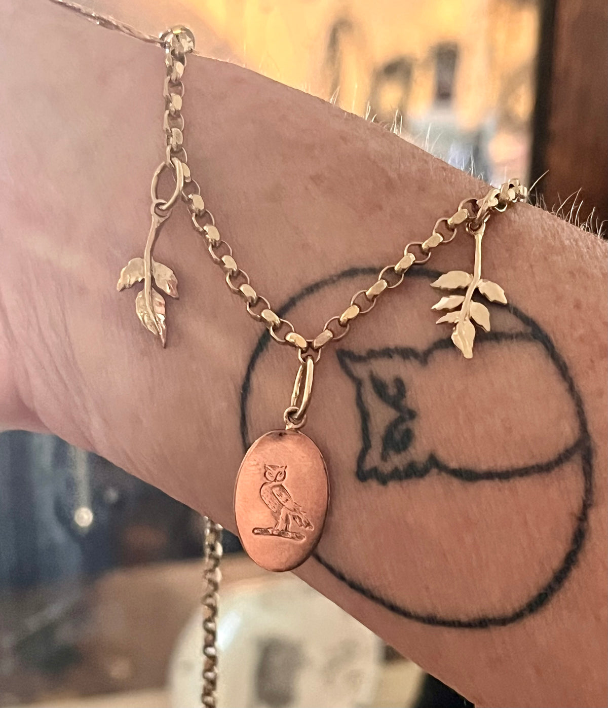 Owl and leaf charm few necklace