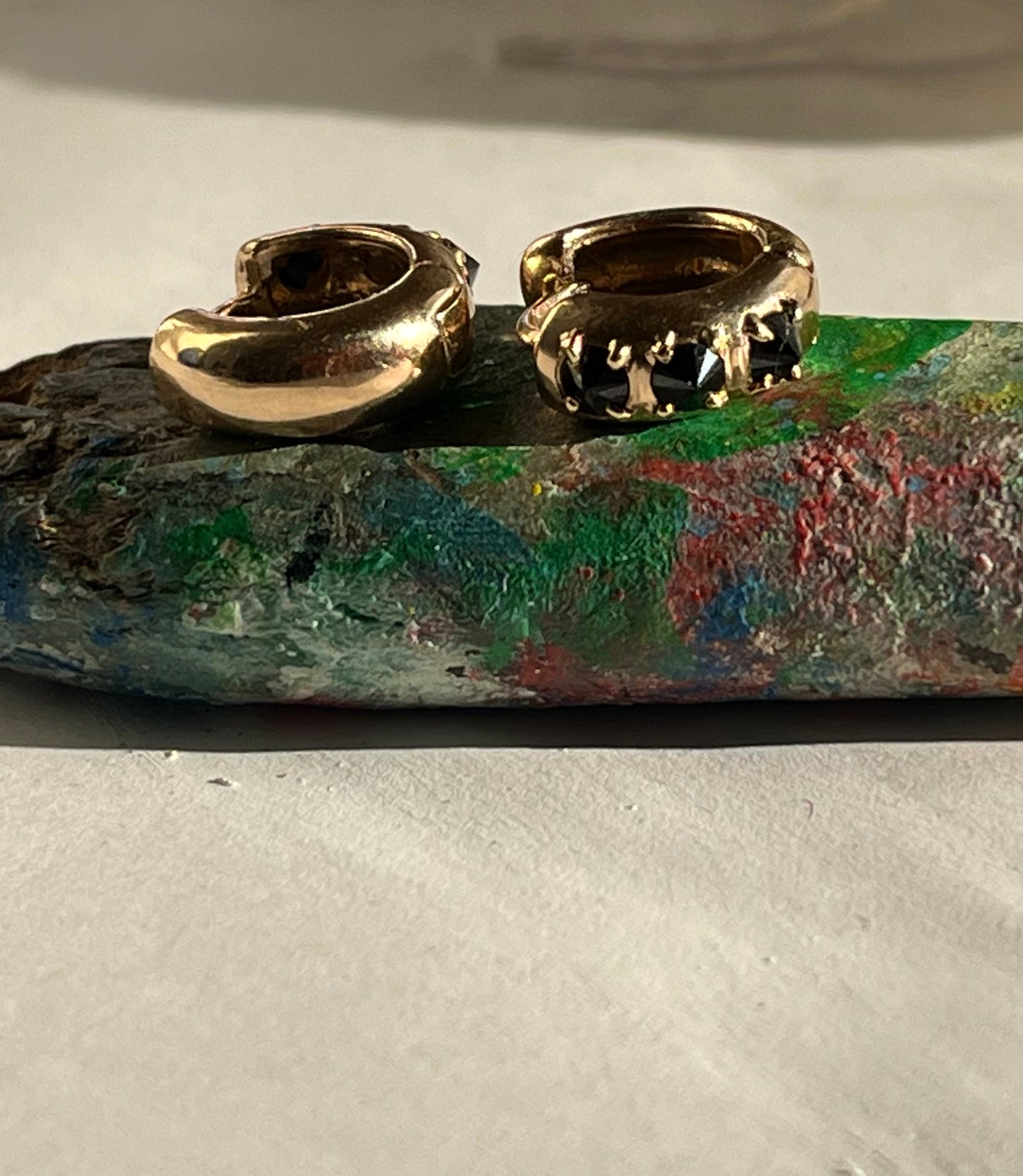 14k huggies set with black diamonds: bottoms up