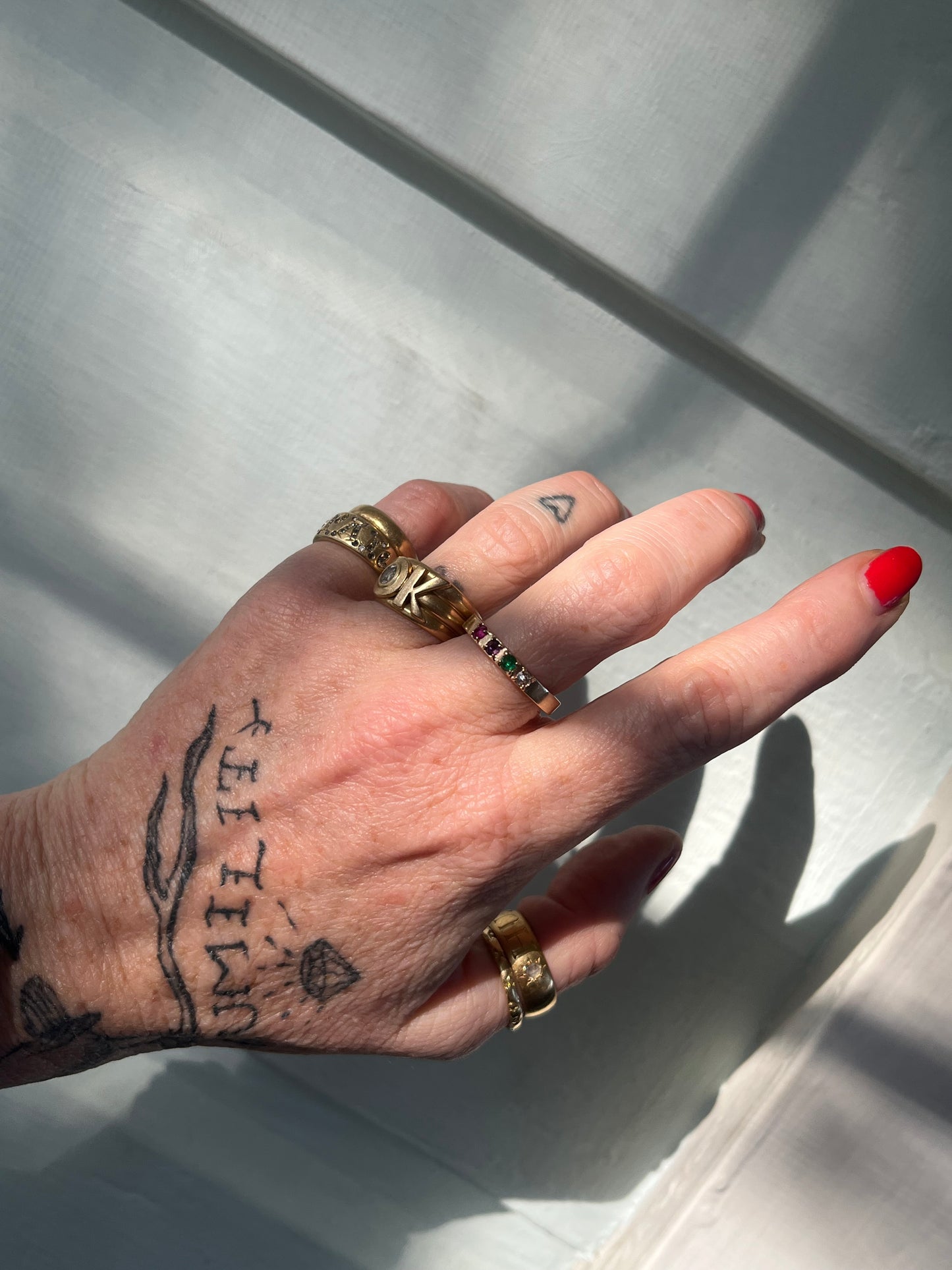 Acrostic gemstone DEAR ring