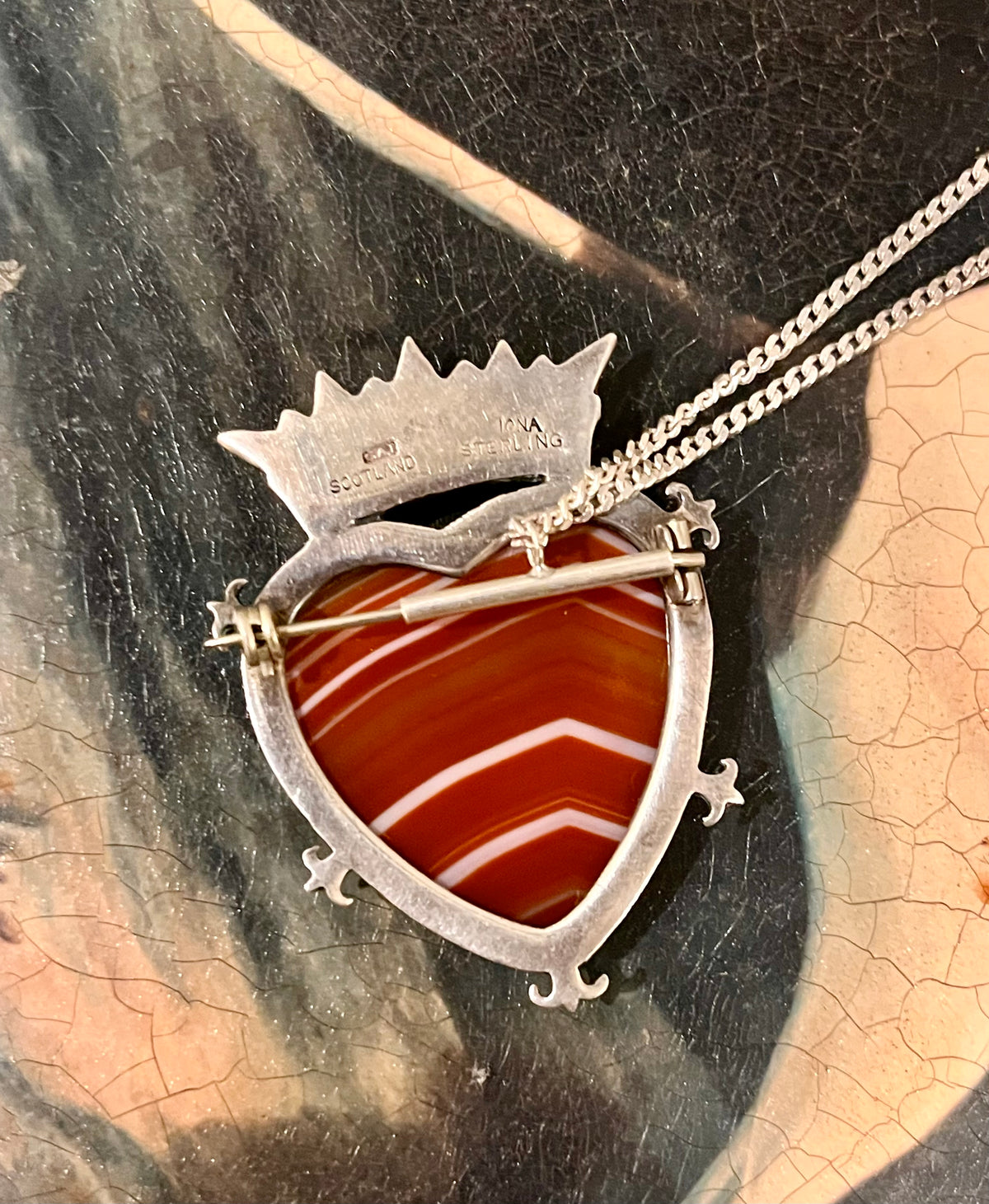 Antique crowned heart agate brooch