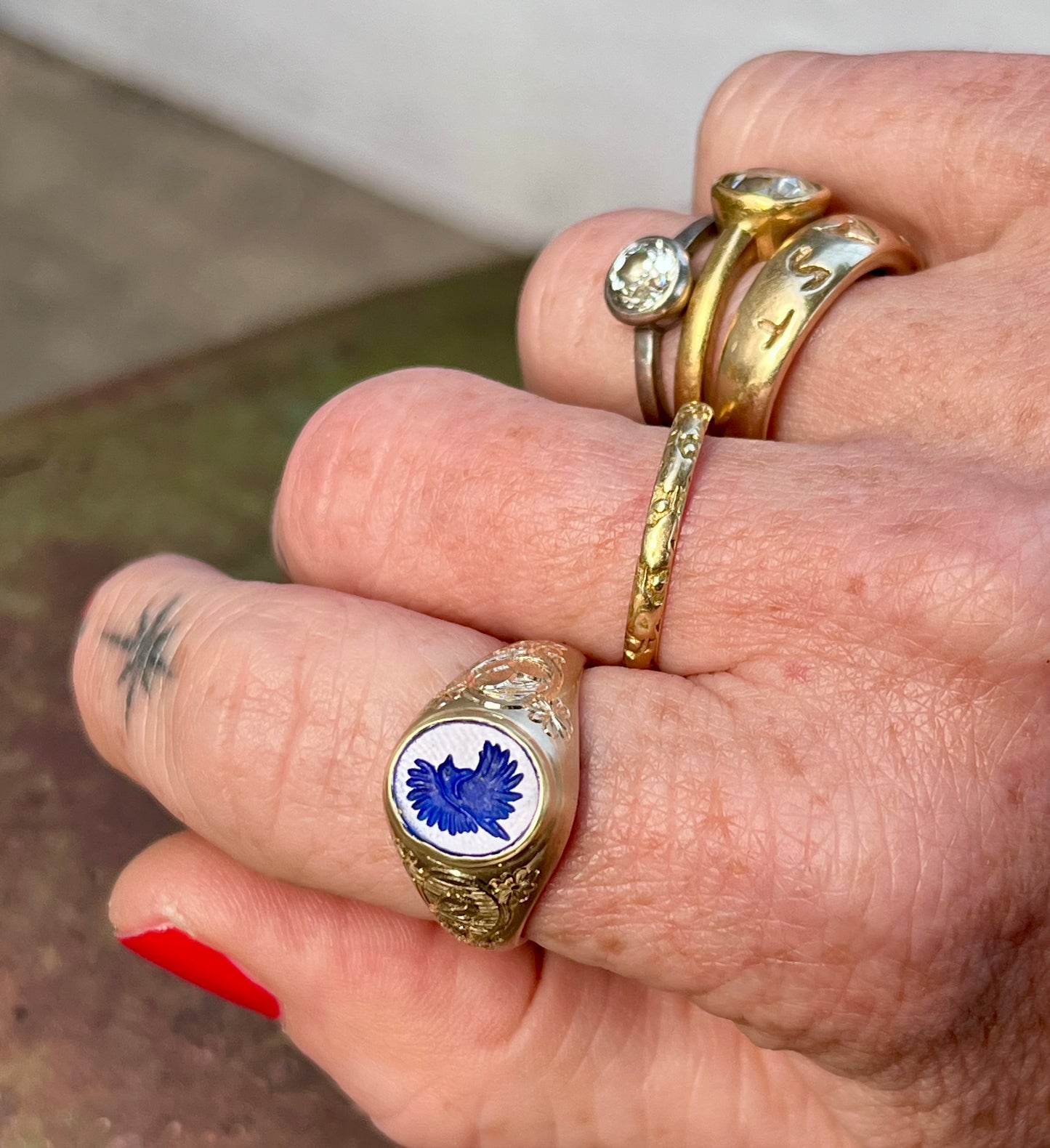 bluebird and nest ring