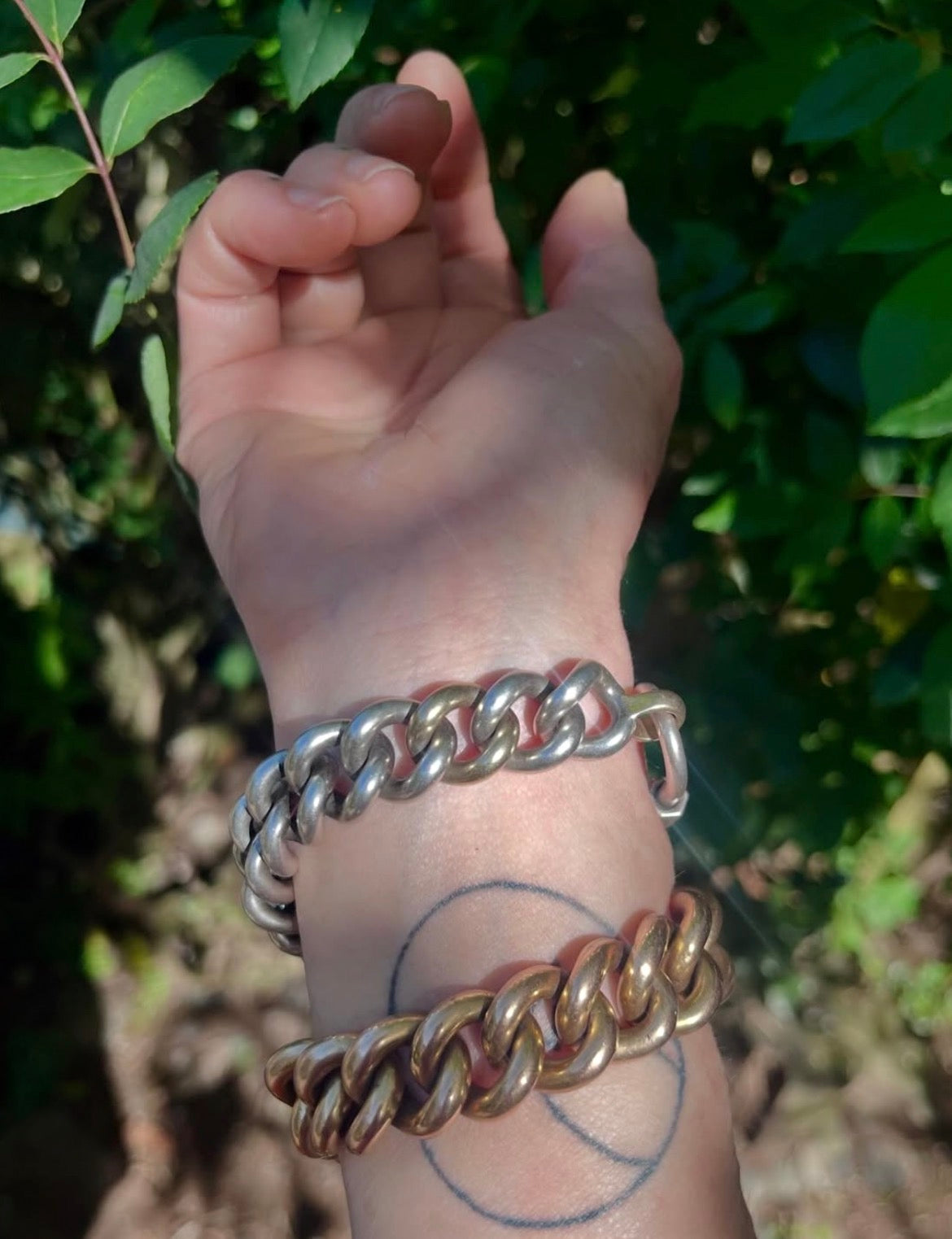 Mega curb bracelet with a gold link