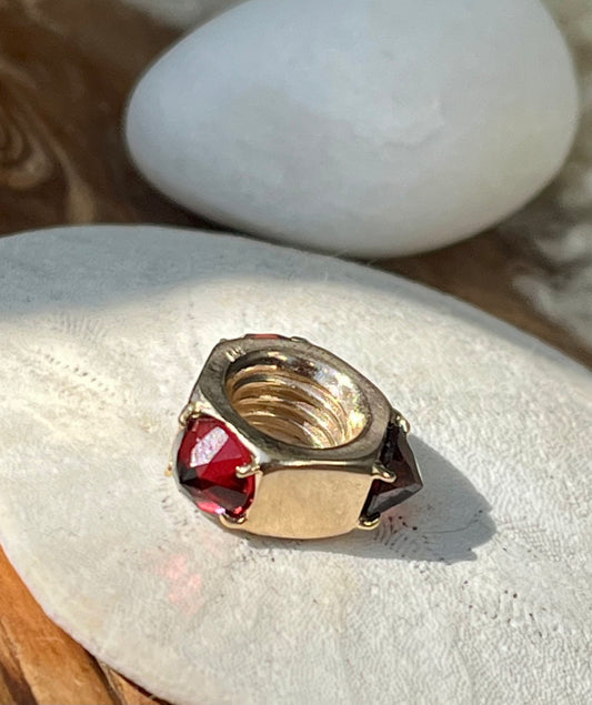 Garnet set Bottoms Up nut