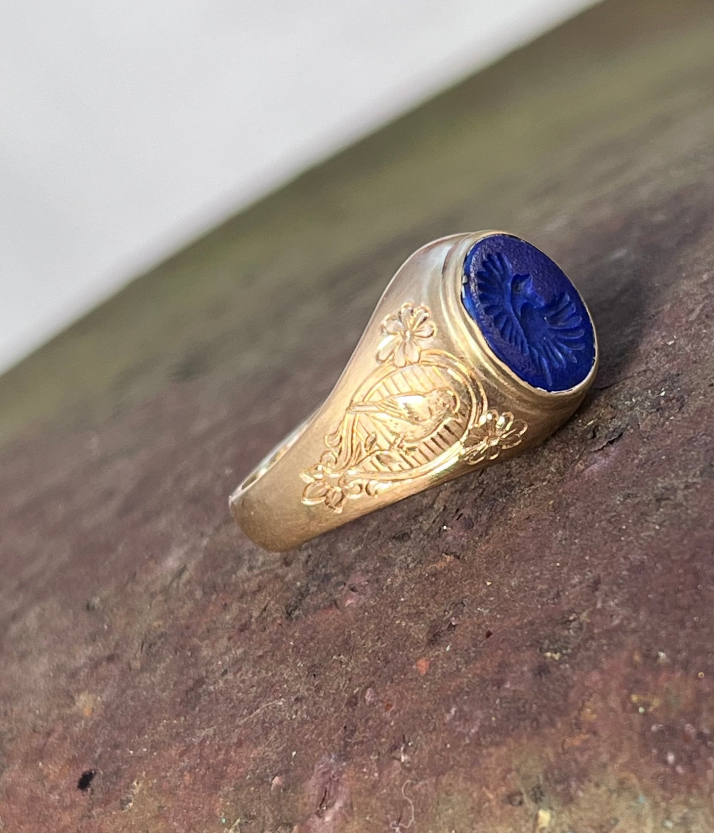 bluebird and nest ring