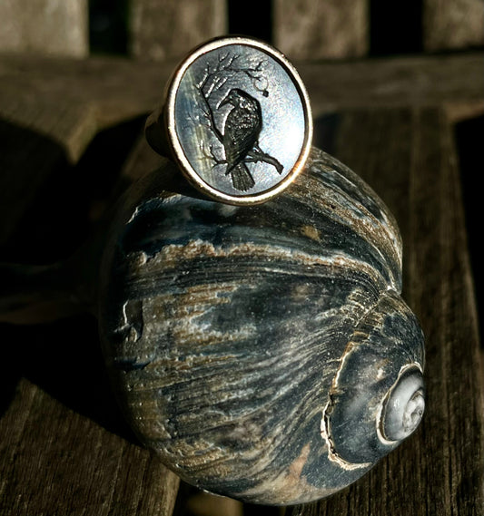 Crow and diamond ring intaglio