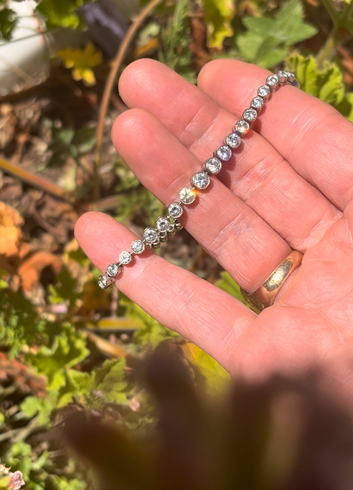 Transitional diamond tennis bracelet