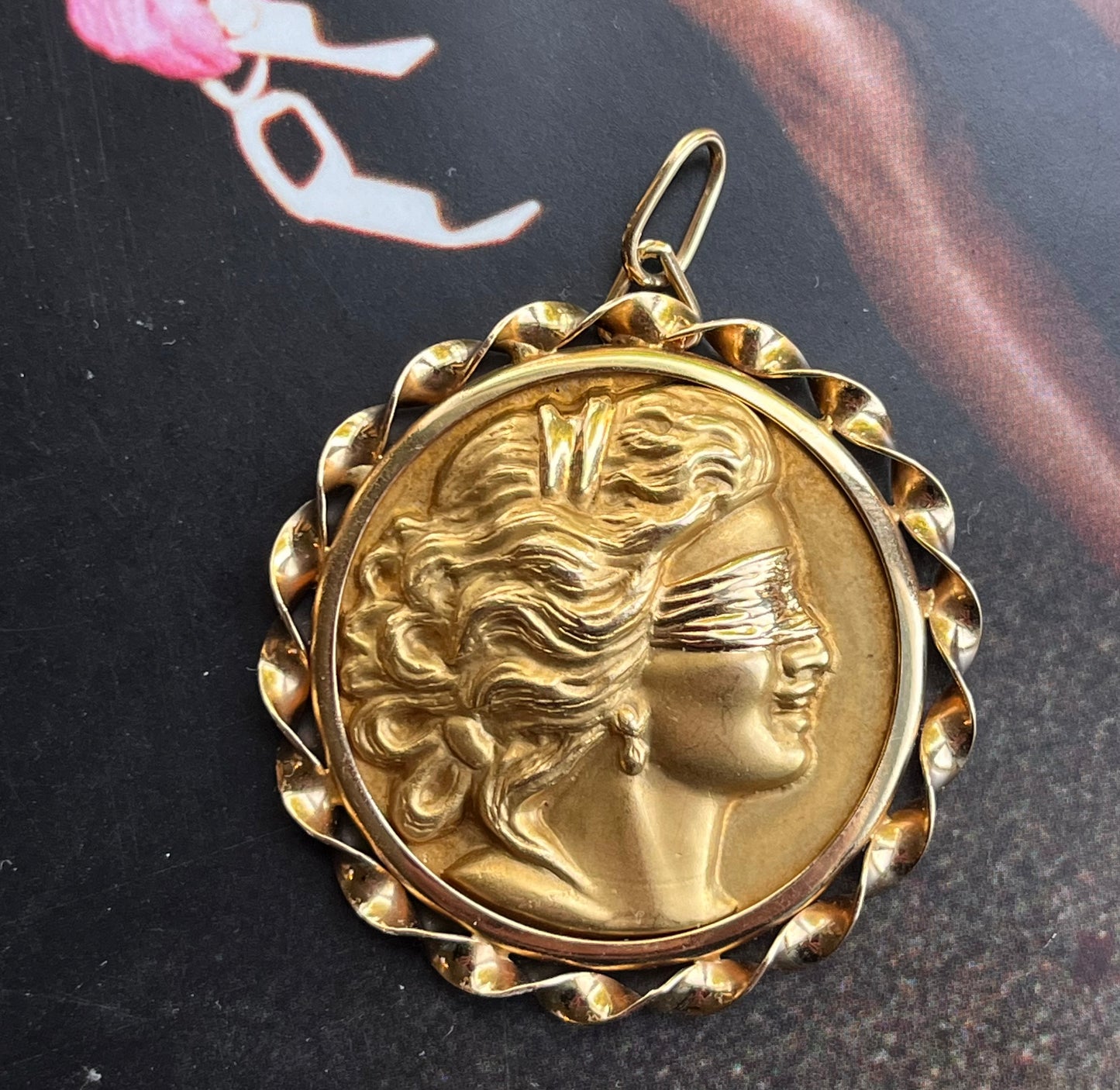 Fortuna pendant